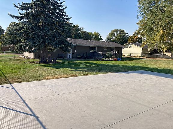 3rd image of 301 Warren Ave