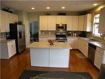 3rd image of 225 Bucktail Dr
