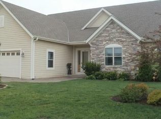 1255 Winterberry Rd, Oconomowoc, WI 53066