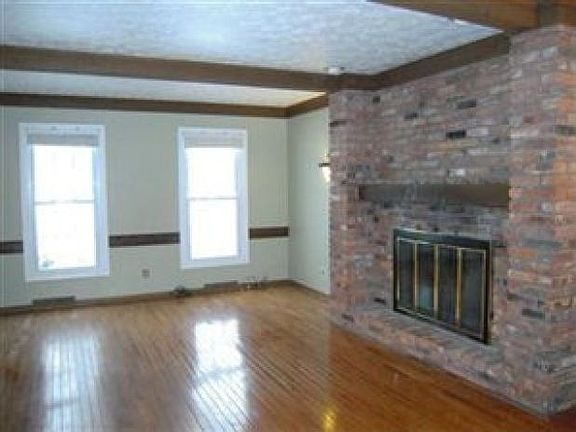 4th image of 31635 Crabtree Ln
