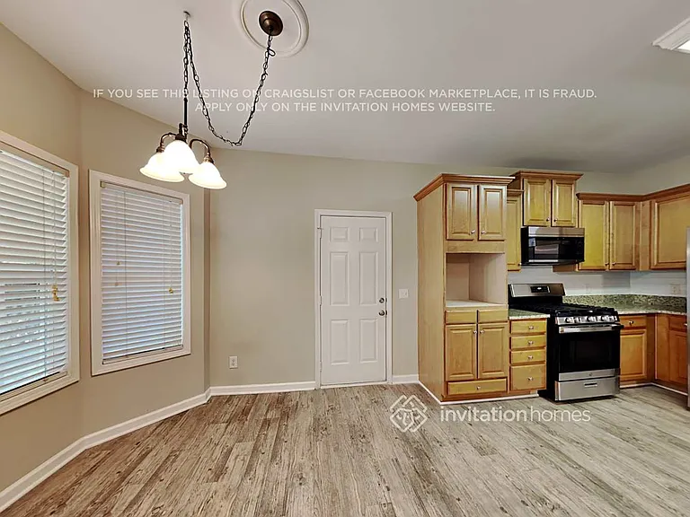 8920 Watersedge Ct — Photo 7
