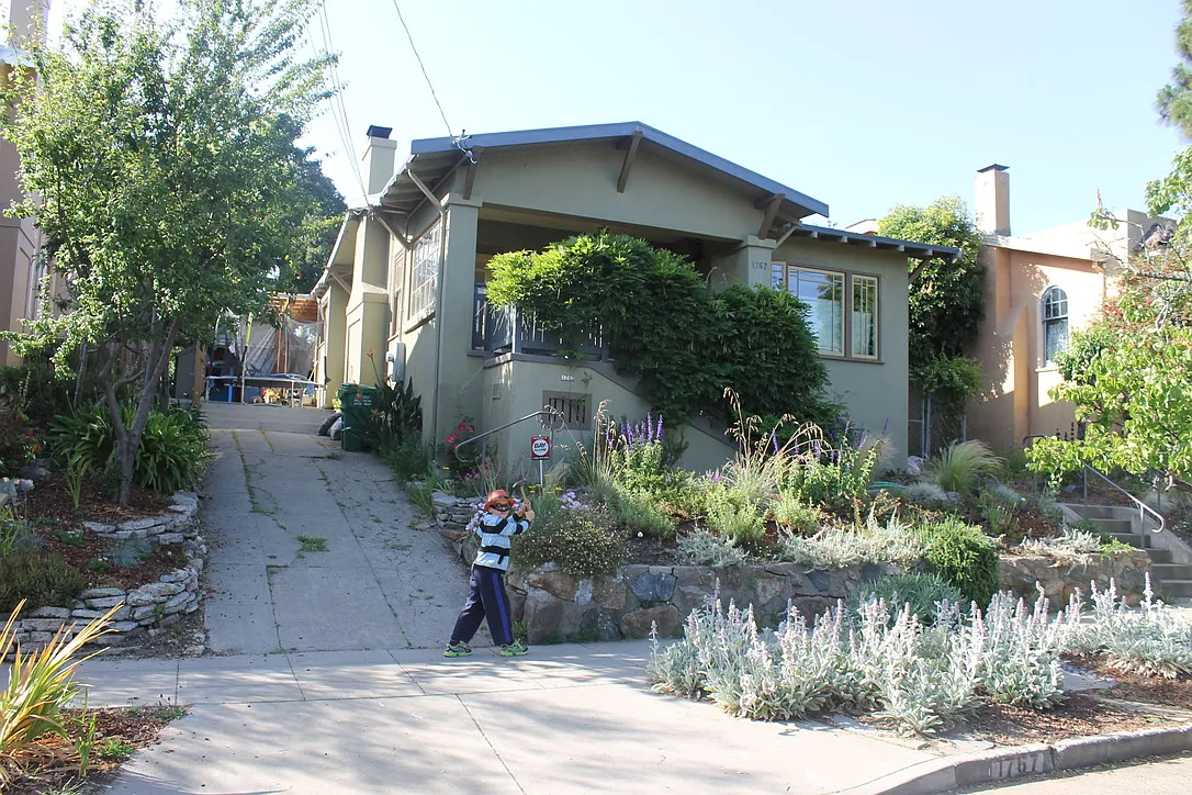 3 bed, 1800 sqft, $9,000 — Photo 1