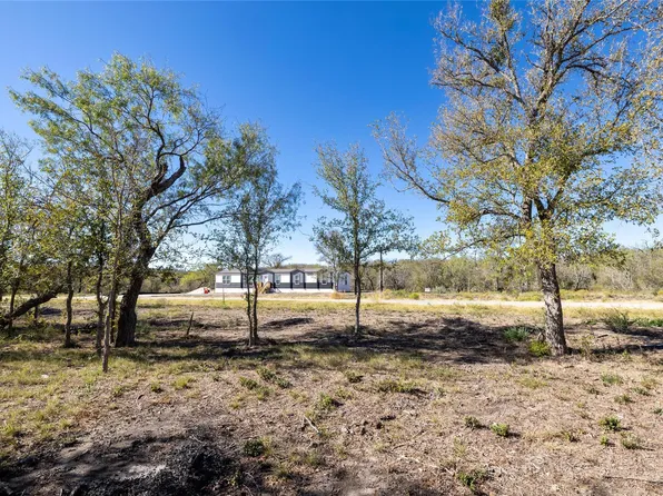 137 Baylen Clifton Ln, Lockhart, TX 78644