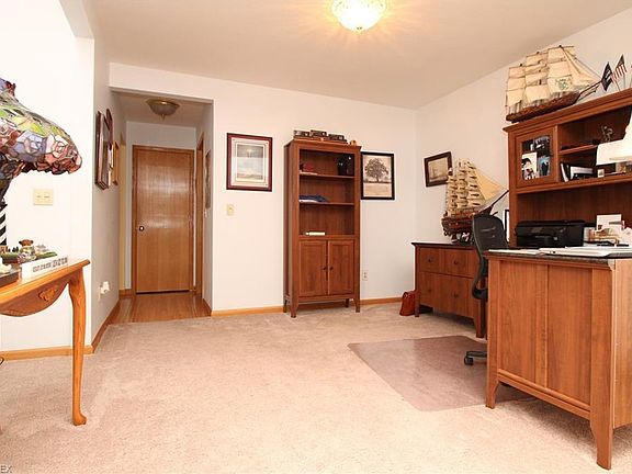 4th image of 947 Devonwood Dr