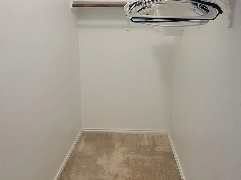 221 Compania Dr — Photo 14