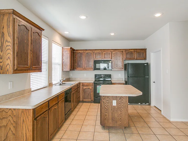 5824 Melanie Ct — Photo 9