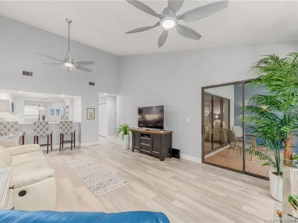 5230 SE Seascape Way APT 201, Stuart, FL 34997