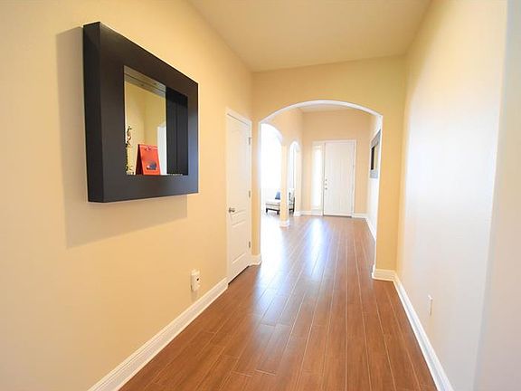 3rd image of 2921 Winglewood Cir