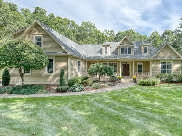 16 Ellridge Place, Ellington, CT 06029