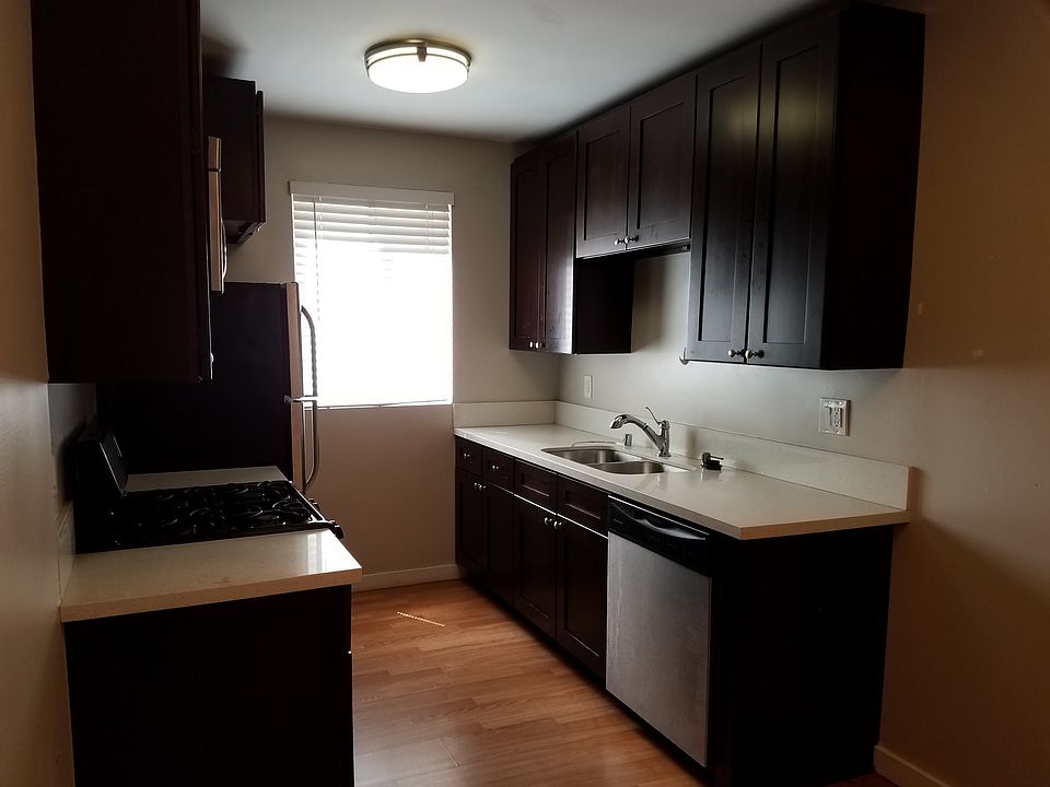 1st image of 13449 Moorpark St APT B