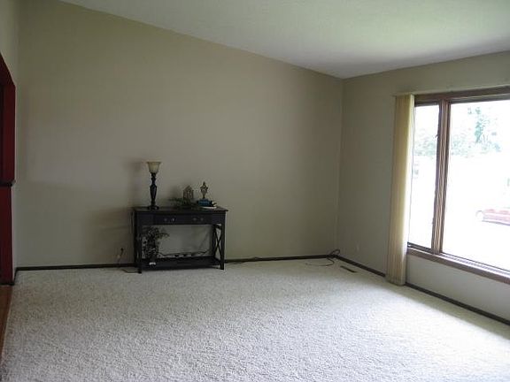 4th image of 1610 Burlington Ave