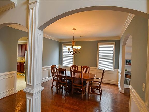 4th image of 2542 Salford St