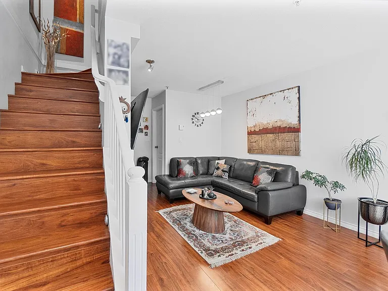 2106 Yew St — Photo 12