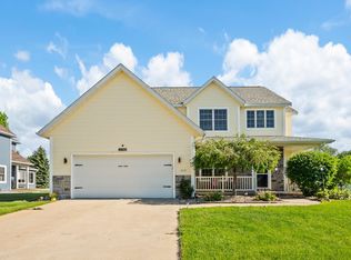 2106 Halsted Dr, Stevensville, MI 49127