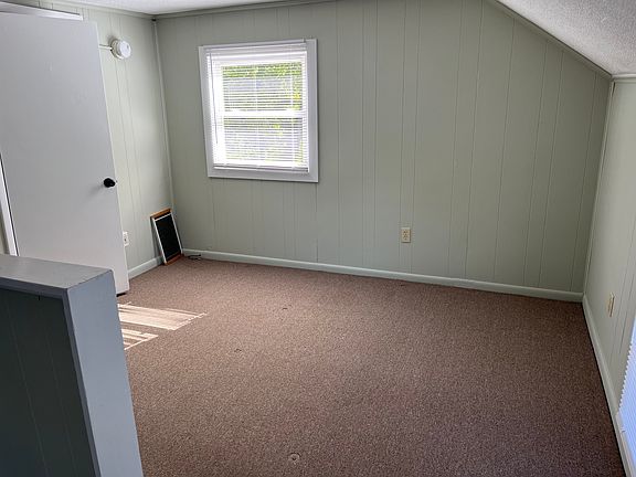 3rd image of 938 Shelburne Rd APT 4