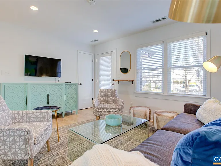 620 Belmont Ave — Photo 3