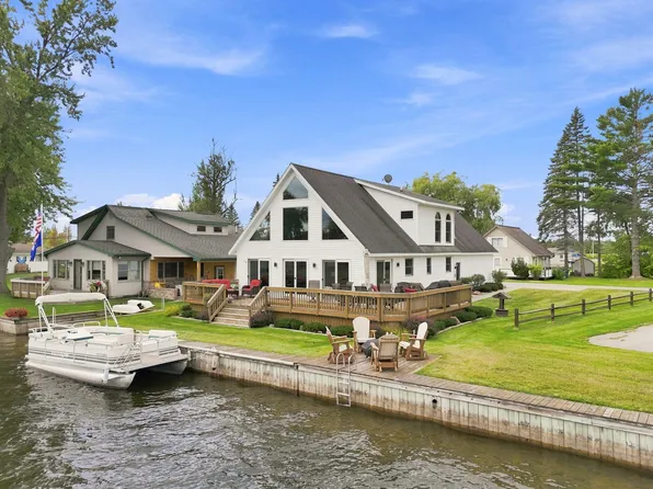 106 Holt Dr, Houghton Lake, MI 48629