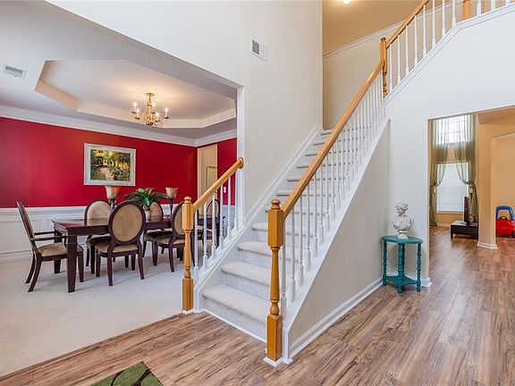 5th image of 296 Winthrop Ln