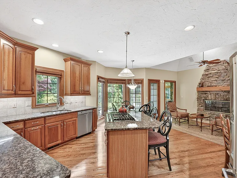 29998 Hilliard Blvd — Photo 8