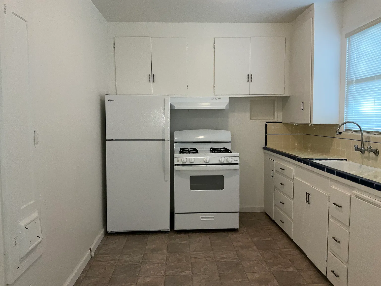 2 bed, 892 sqft, $1,695 — Photo 4