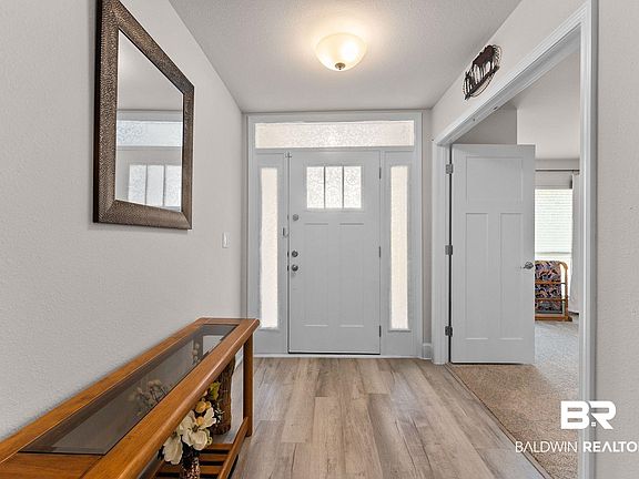 5th image of 692 Mayflower Dr