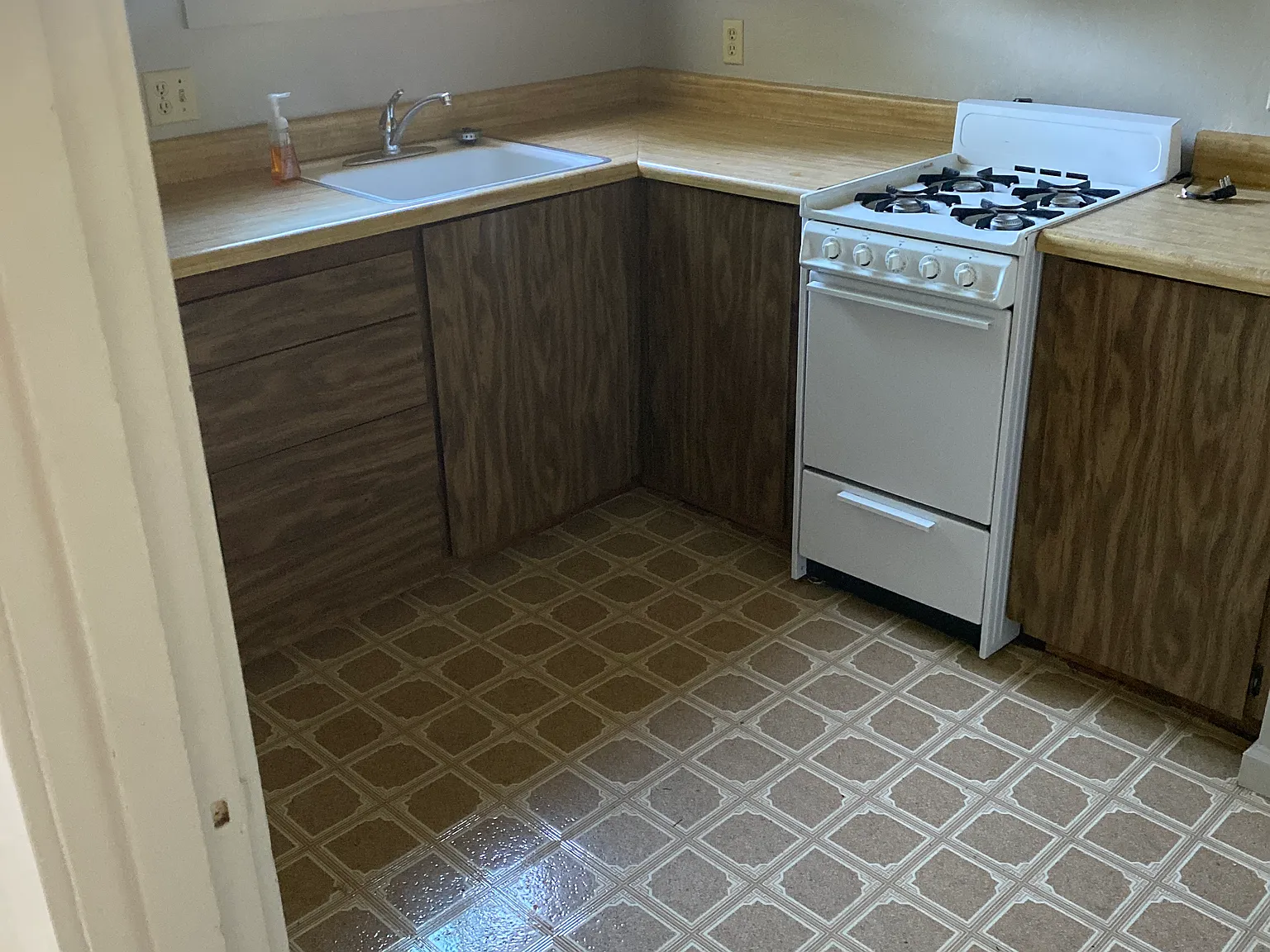 1 bed, 800 sqft, $1,745 — Photo 2
