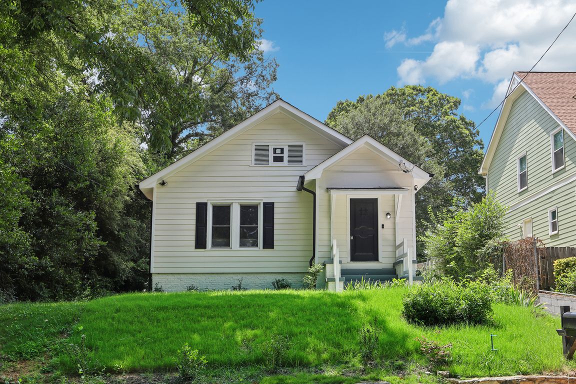Elizabeth Ln-001.jpg