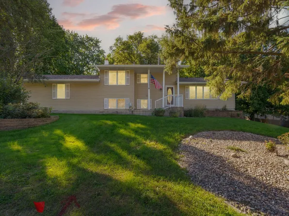 1320 11th Ave NE, Faribault, MN 55021