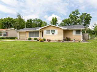 2402 8th St, Silvis, IL 61282