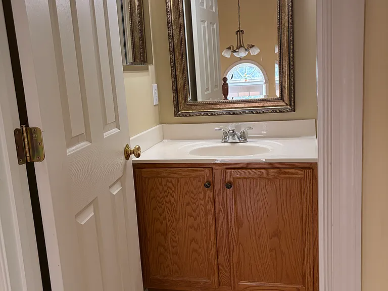 upstairs full bathroom