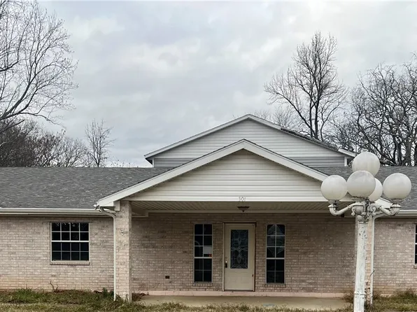301 Bixler Ave, Mena, AR 71953