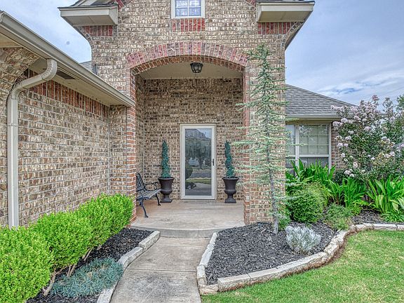 3rd image of 16417 Old Oak Dr