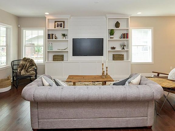 4th image of 4040 N Park Ave