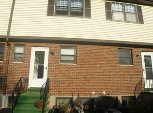 154 Hampton Ct, Newington, CT 06111