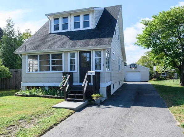 16 Broadway, Belford, NJ 07718