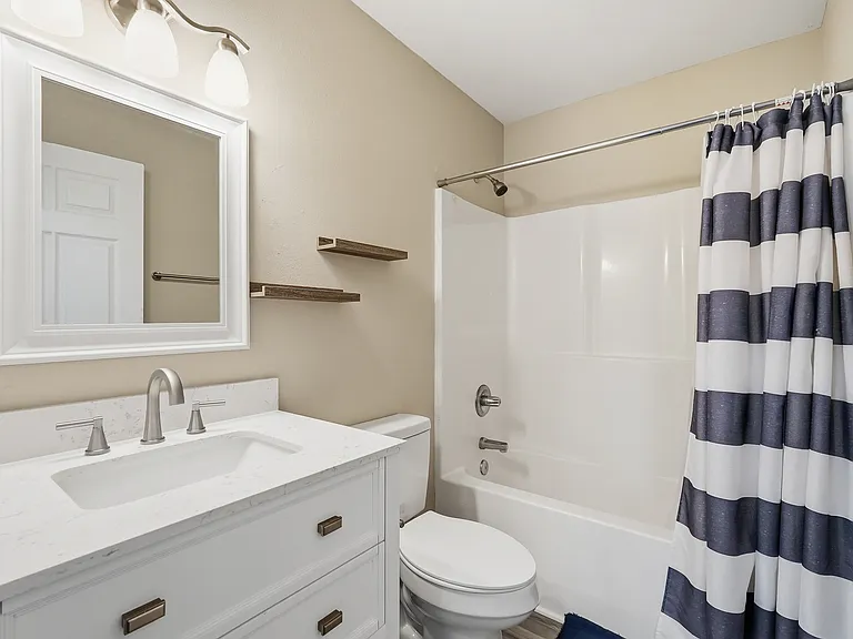 254 E Iris Ln — Photo 29