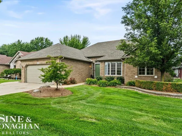 36601 Catalpa Ln, New Baltimore, MI 48047