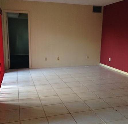 3rd image of 11027 SW 15th Mnr