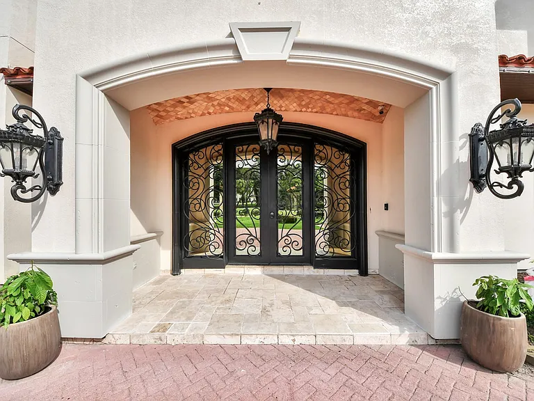 11103 Memorial Dr — Photo 2