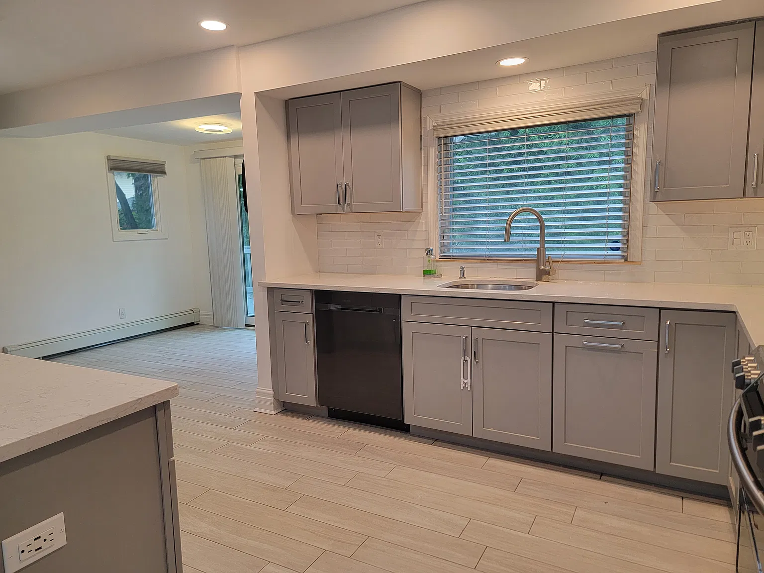 6 bed, 2010 sqft, $7,500 — Photo 4