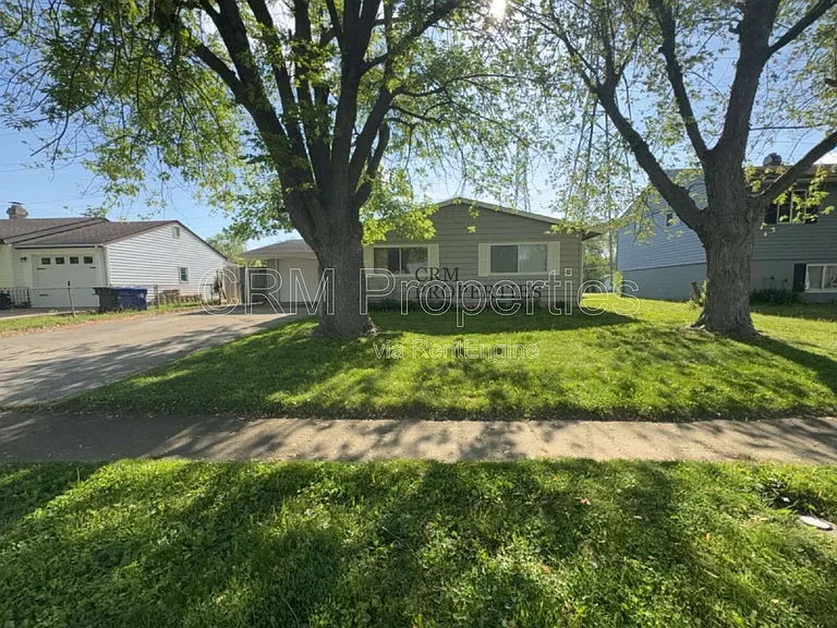 2400 Balmoral Blvd — Photo 3