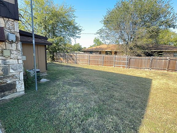 2nd image of 506 Longhorn Cir #D