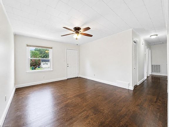 5th image of 225 Circle Dr