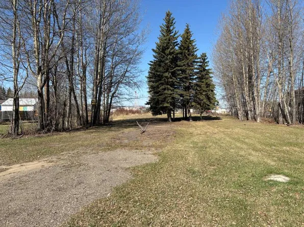 208 8th St NW, Slave Lake, AB T0G 2A1