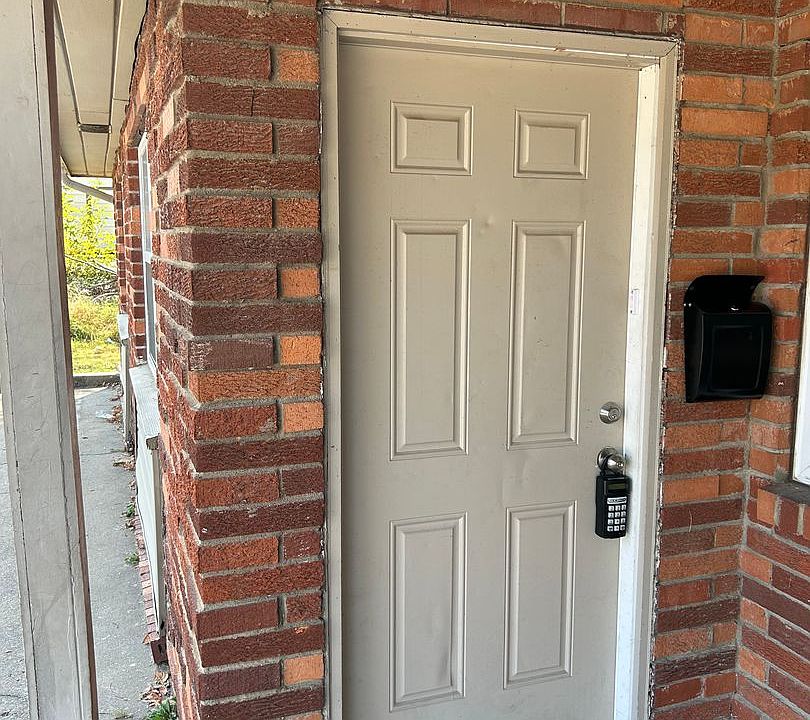 1st image of 702-704 W Oak St #2B-1BA-778SQFT