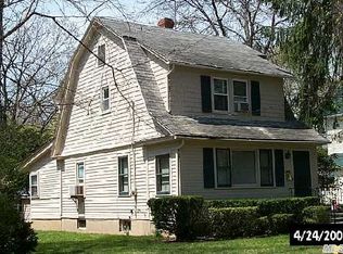 16 Prospect St, Great Neck, NY 11021