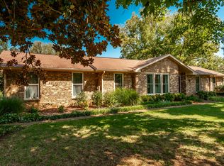 1097 Lakeshore Dr, Gallatin, TN 37066
