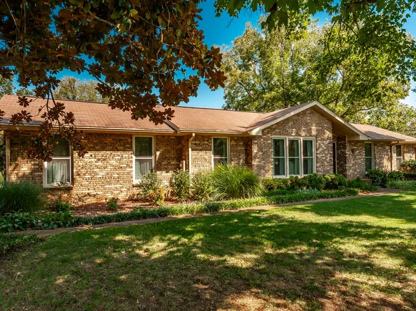1097 Lakeshore Dr, Gallatin, TN 37066