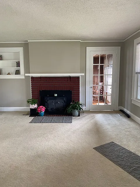 3 bed, 2424 sqft, $2,150 — Photo 3