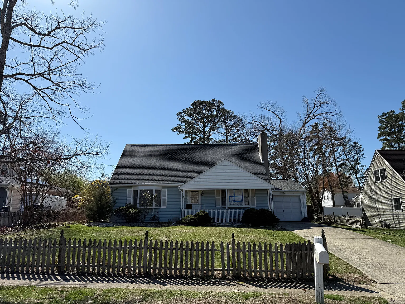 916 Raleigh Dr photo 1